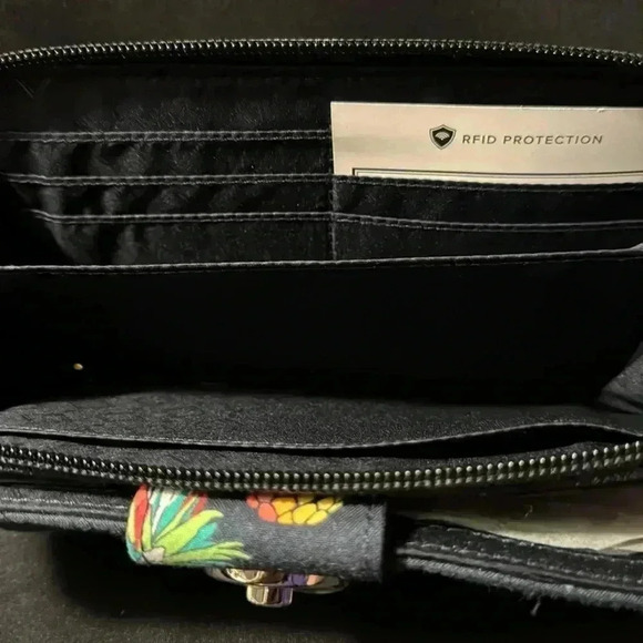 Vera Bradley RFID Turnlock Wallet - Toucan Party (NWT) - Picture 5 of 6